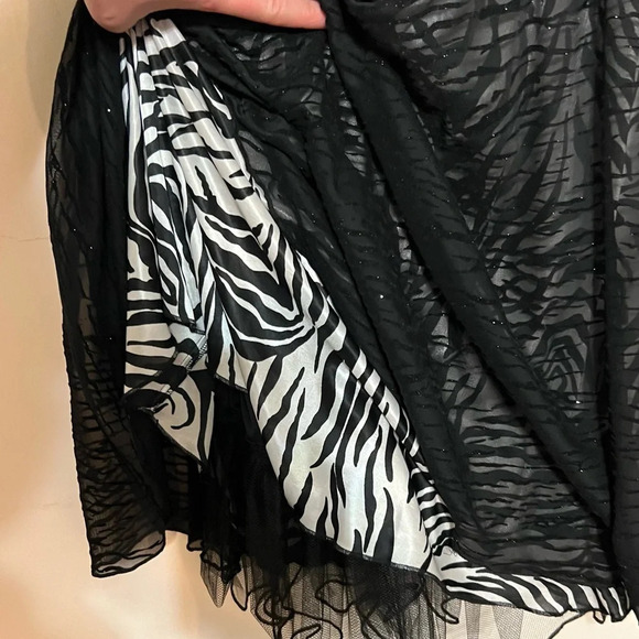 🧡 City Triangle Black Halter Zebra Dress with Glitter. - Picture 9 of 9